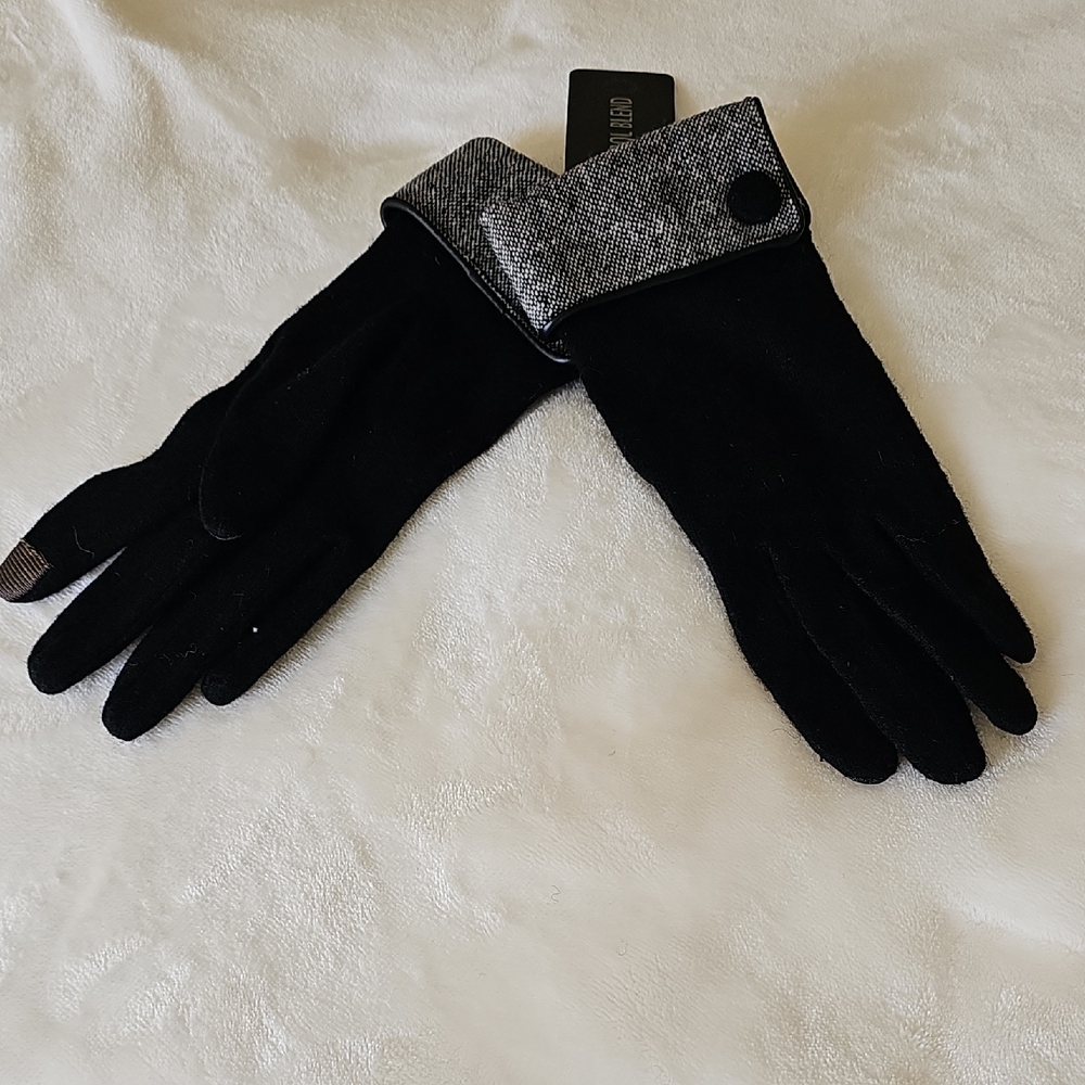 D&Y Black Gloves with Silver Trim